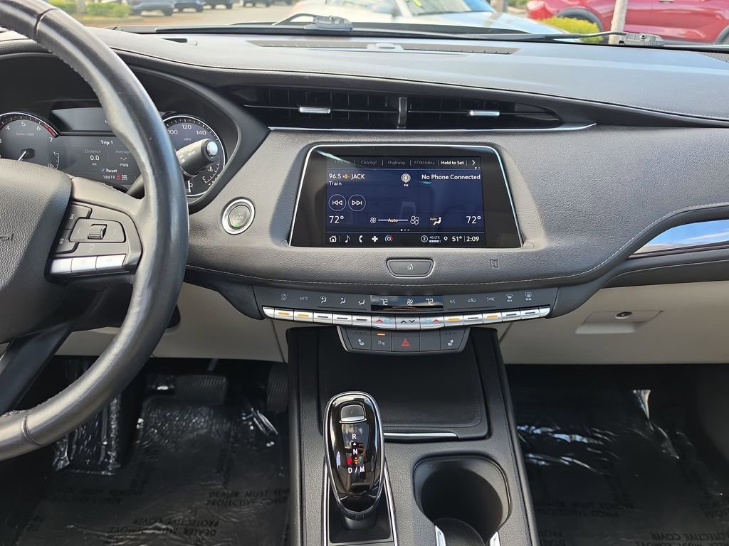 Certified 2021 Cadillac XT4 Luxury w/ Cold Weather Package image 14