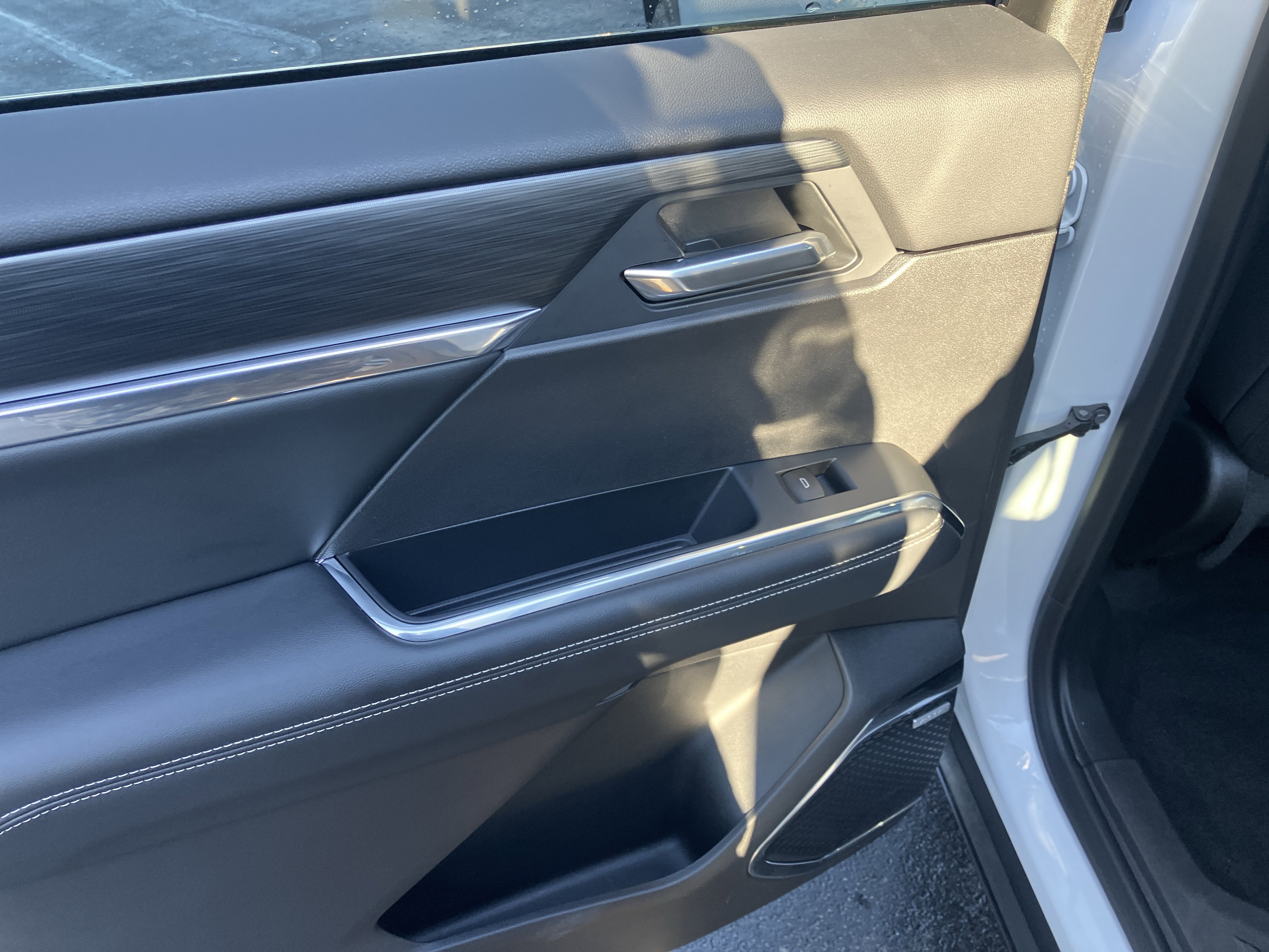 Used 2025 GMC Acadia Elevation image 15