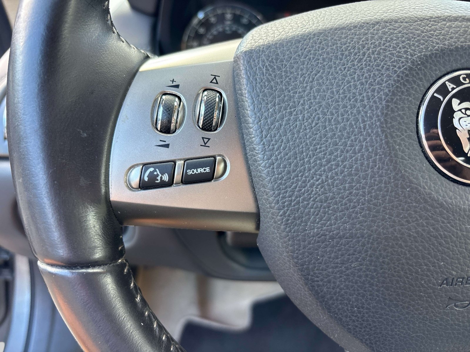 Used 2009 Jaguar XKR R RWD image 15
