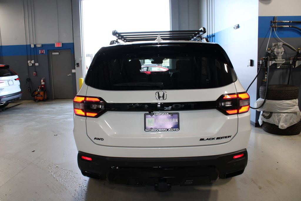 New 2026 Honda Pilot Black Edition image 9