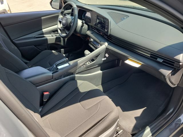 New 2026 Hyundai Elantra Sport FWD image 18
