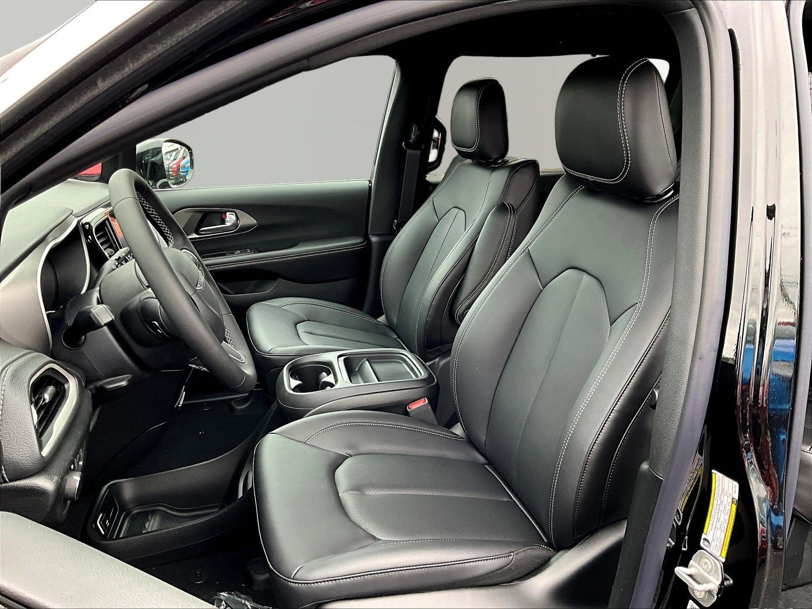 New 2027 Chrysler Pacifica Select FWD image 16