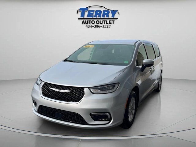 Used 2023 Chrysler Pacifica Touring-L image 4