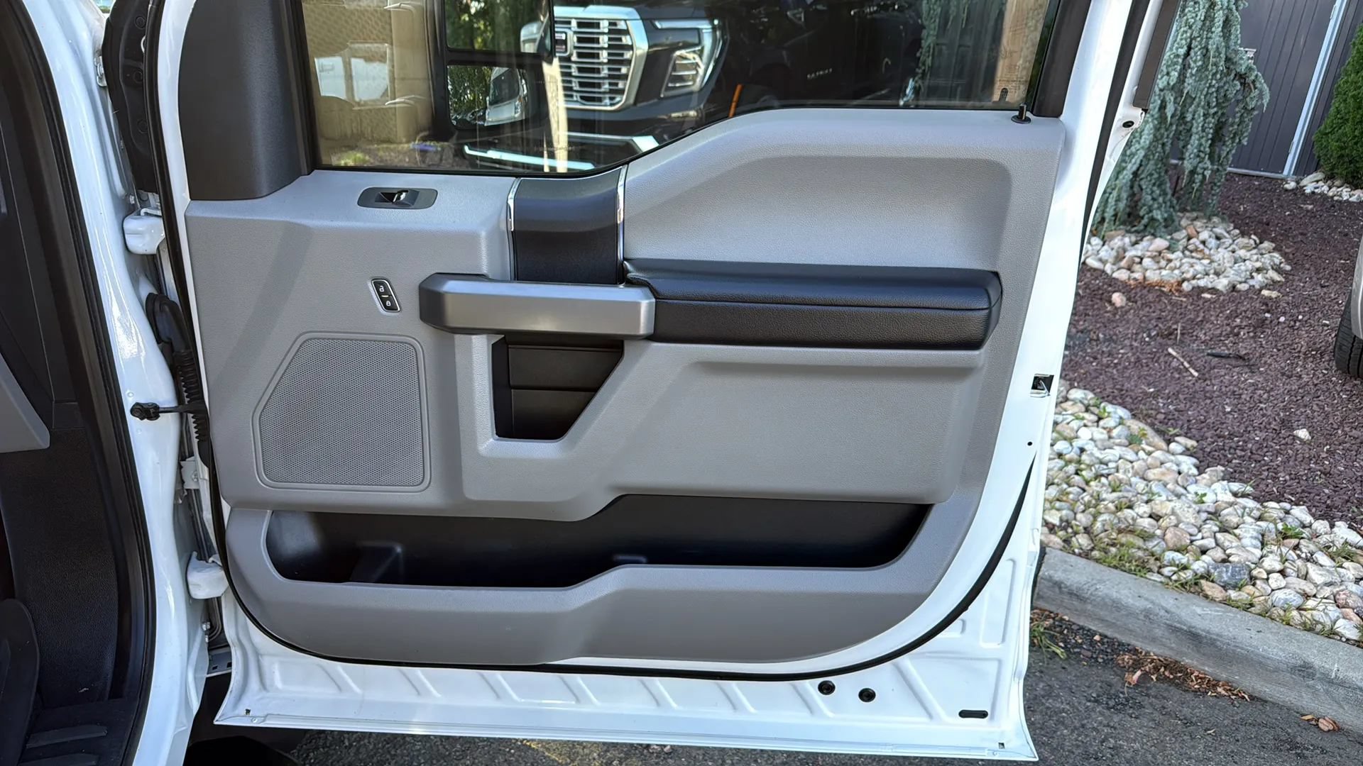 Used 2019 Ford F550 4x4 Crew Cab Super Duty w/ XLT Value Package image 19