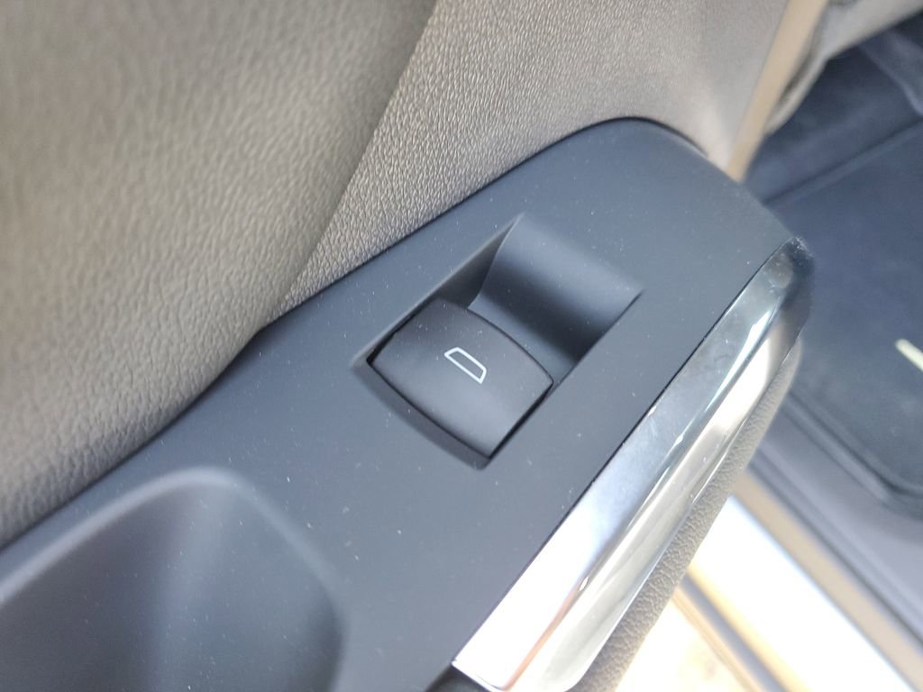 Used 2026 Chevrolet Traverse LT w/ Driver Confidence Package FWD image 18