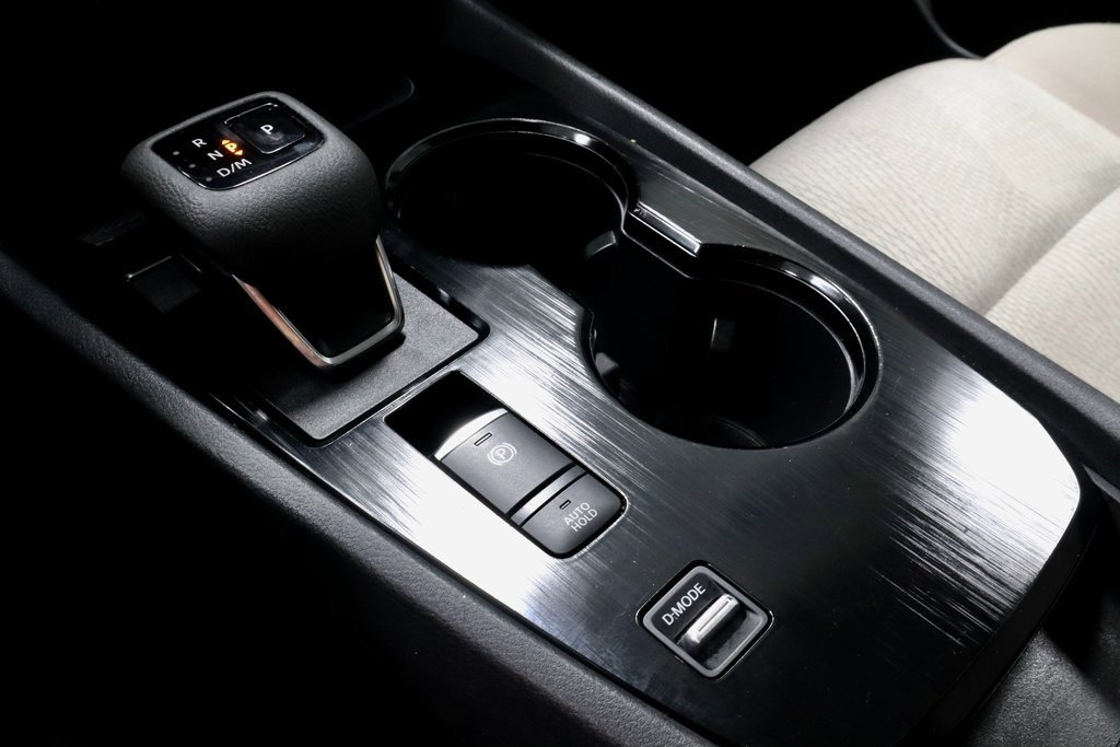 Certified 2025 Nissan Rogue SV image 31