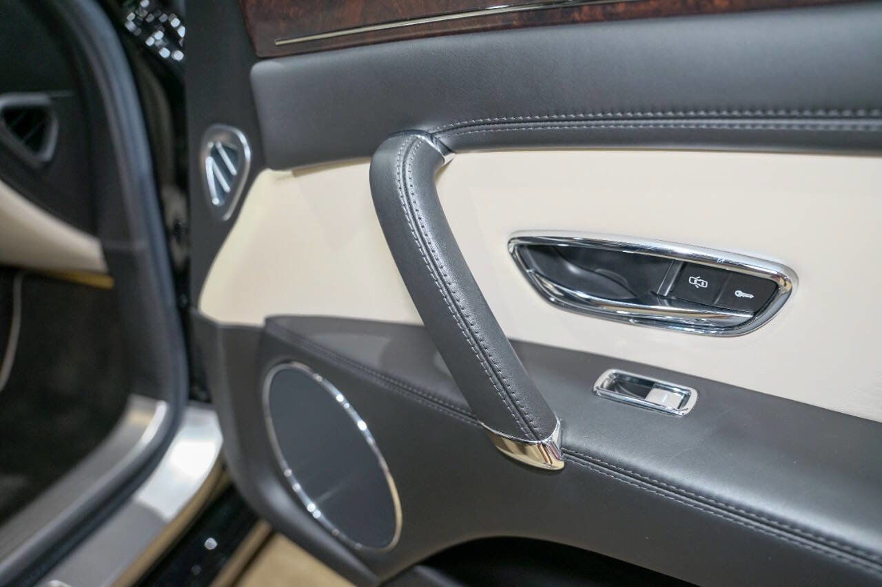 Used 2014 Bentley Flying Spur W12 image 34