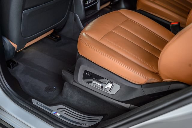 Used 2022 BMW X7 xDrive40i w/ M Sport Package AWD/4WD image 44