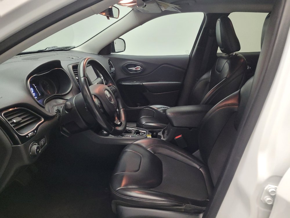 Used 2019 Jeep Cherokee Latitude Plus AWD/4WD image 17