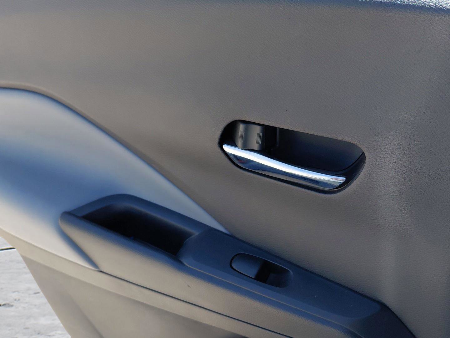 Used 2023 Nissan Kicks SR w/ SR Premium Package FWD image 30