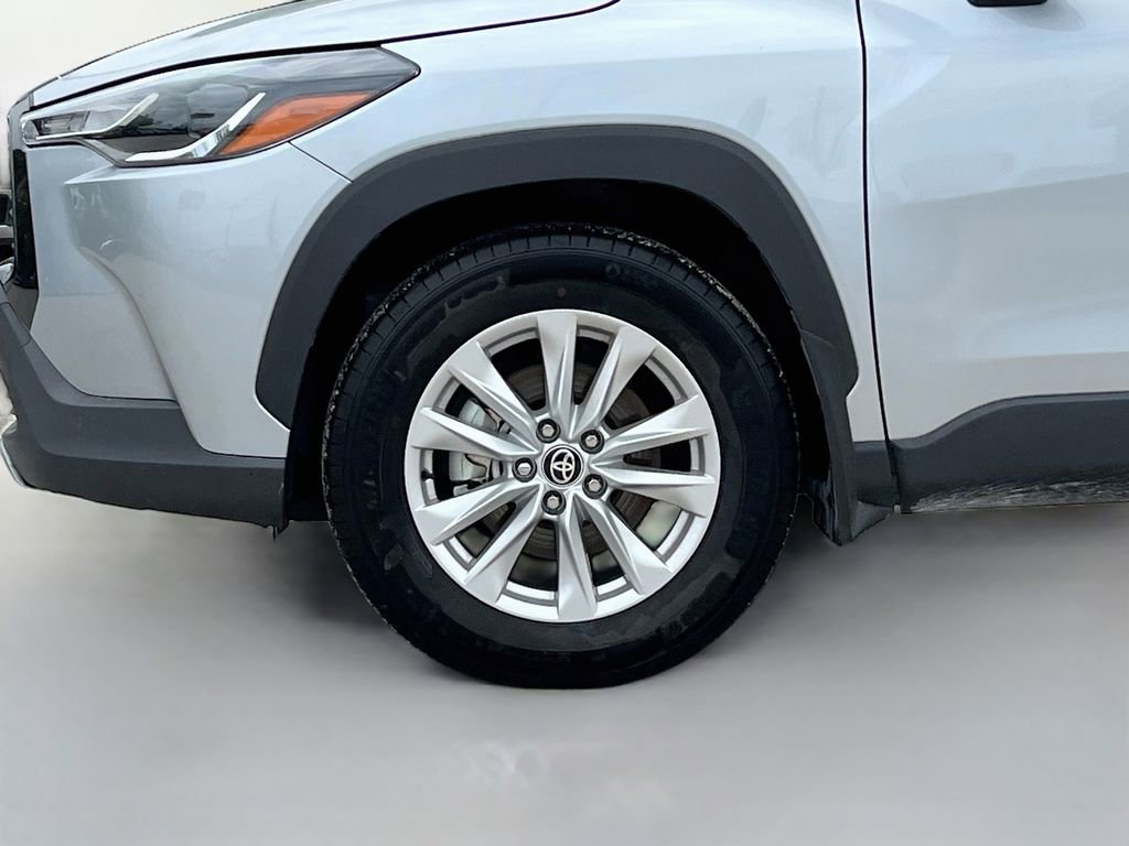 Used 2025 Toyota Corolla Cross LE FWD image 30