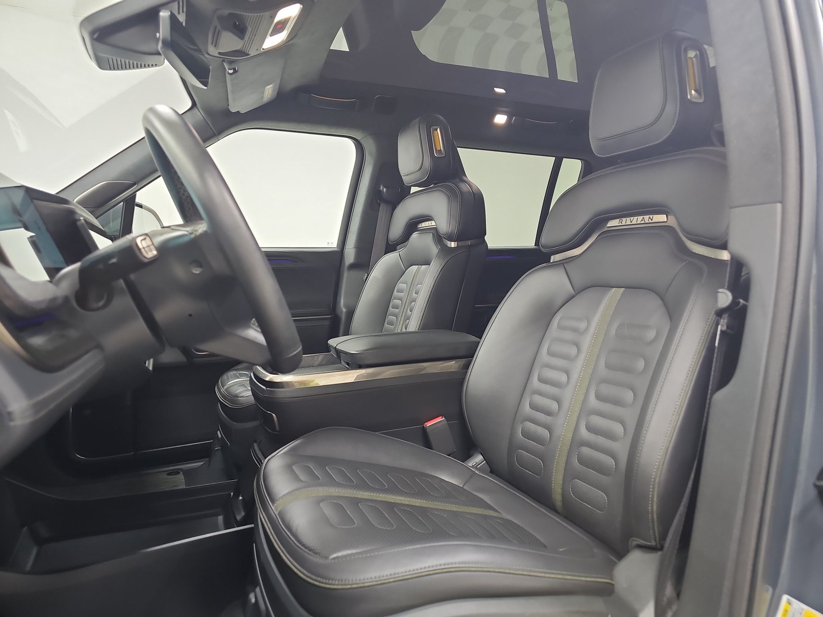 Used 2023 Rivian R1S Adventure AWD/4WD image 20
