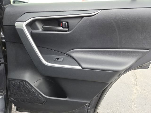 Used 2019 Toyota RAV4 LE image 22