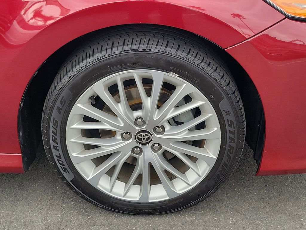 Used 2020 Toyota Camry XLE image 5