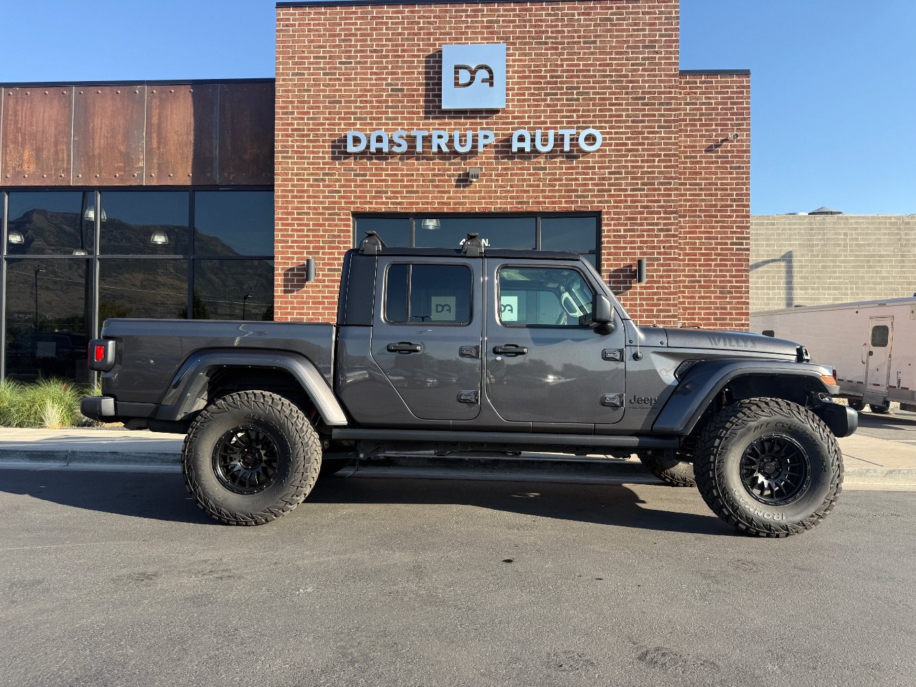 Used 2023 Jeep Gladiator Sport AWD/4WD image 5