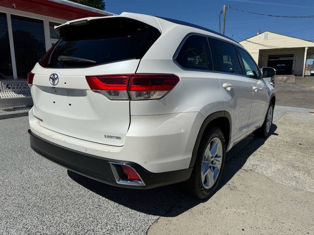 Used 2017 Toyota Highlander Limited FWD image 6
