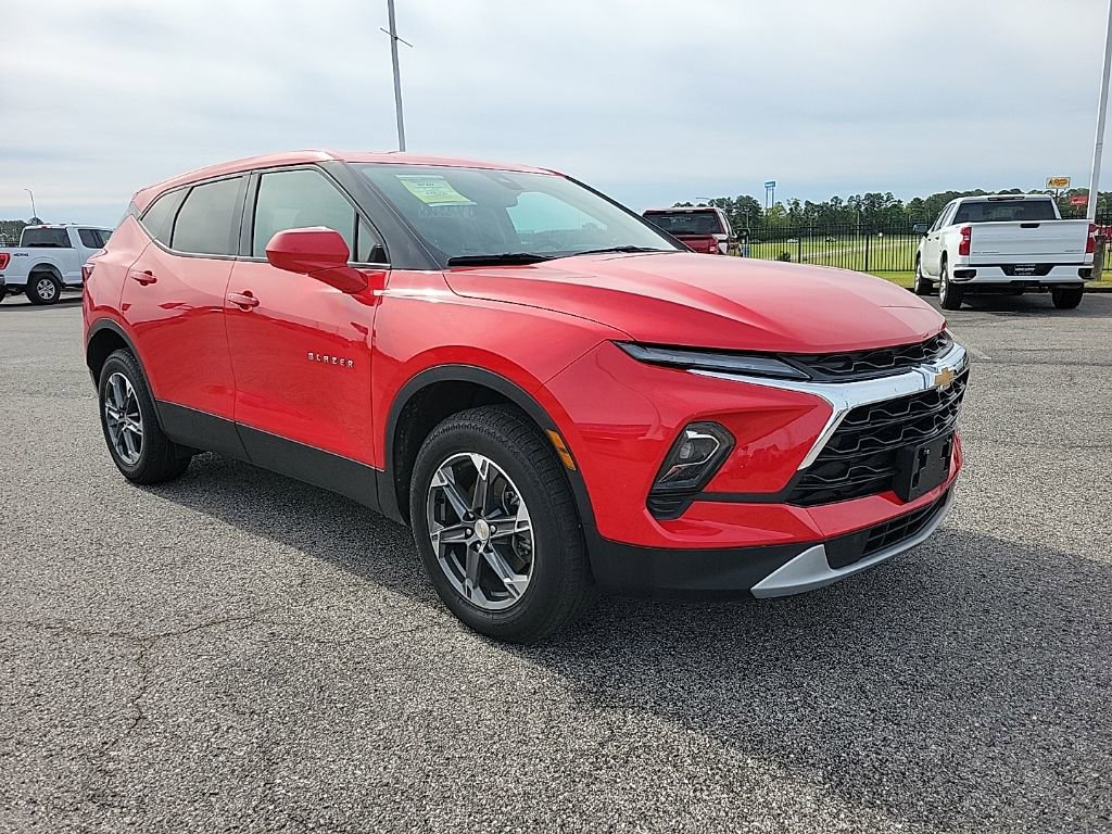 Used 2024 Chevrolet Blazer LT image 3