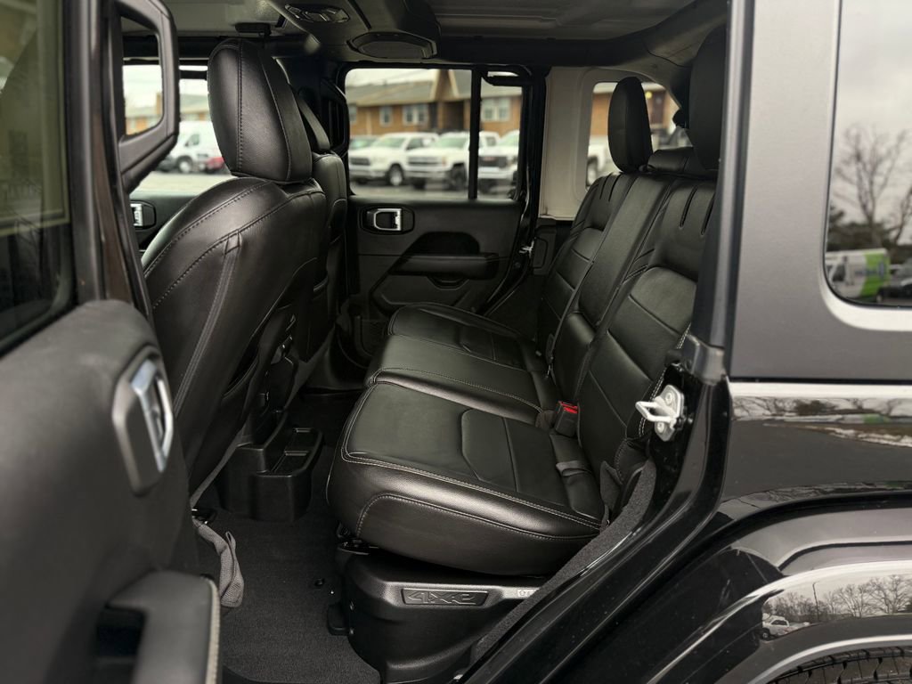 Used 2023 Jeep Wrangler Unlimited Sahara w/ Cold Weather Group image 17