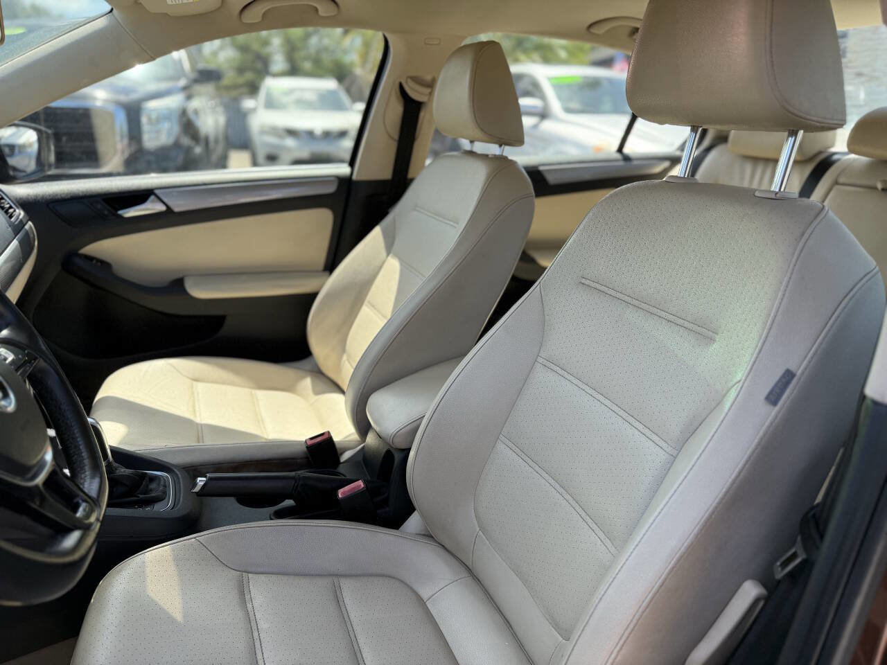 Used 2016 Volkswagen Jetta SE image 12