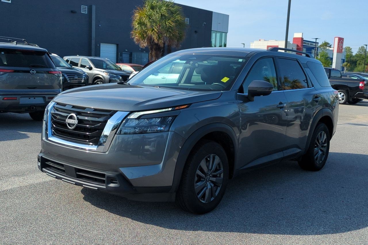 Certified 2023 Nissan Pathfinder SV FWD image 8