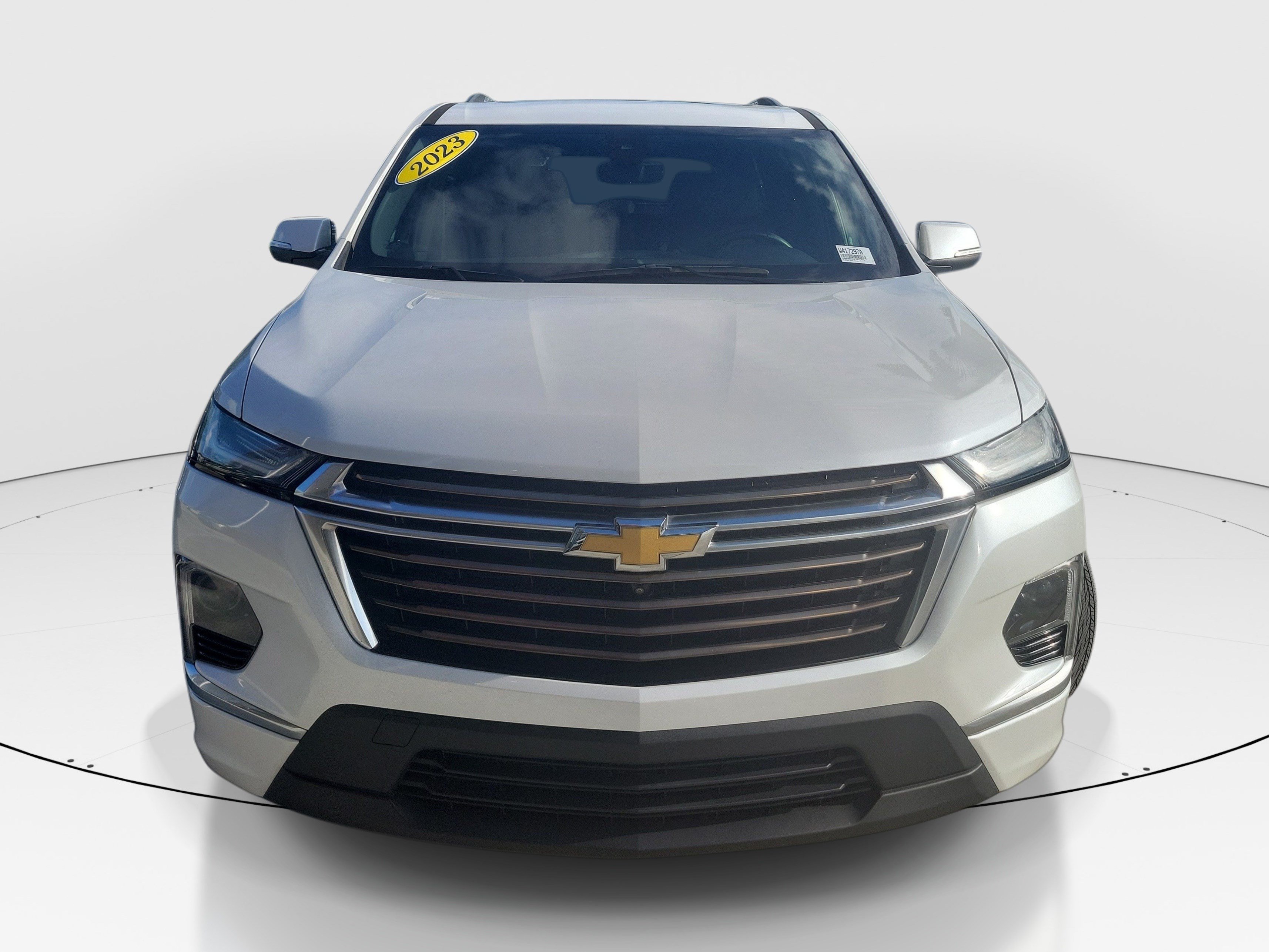 Used 2023 Chevrolet Traverse High Country FWD image 2
