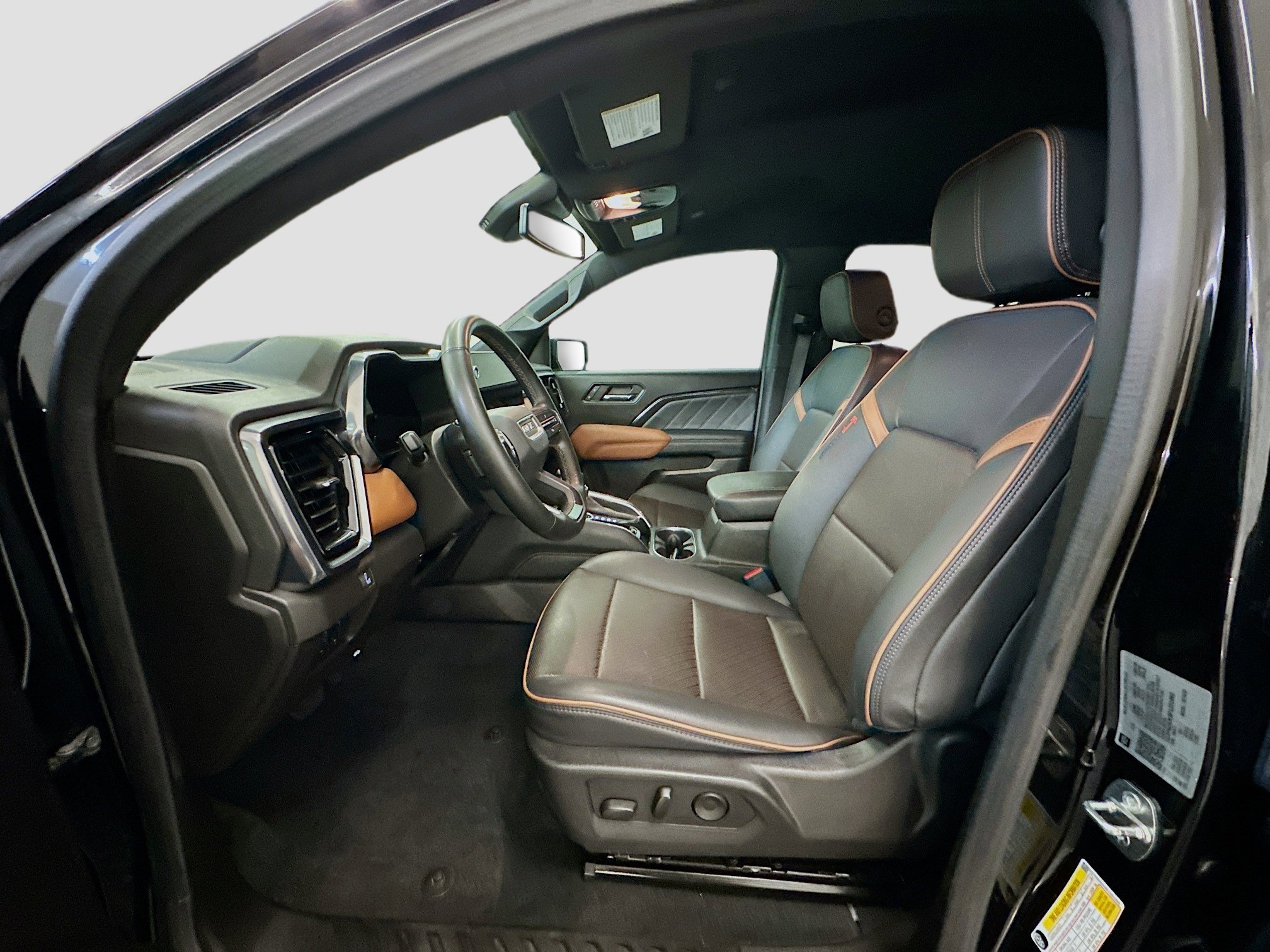 Used 2023 GMC Canyon AT4 w/ AT4 Premium Package AWD/4WD image 13