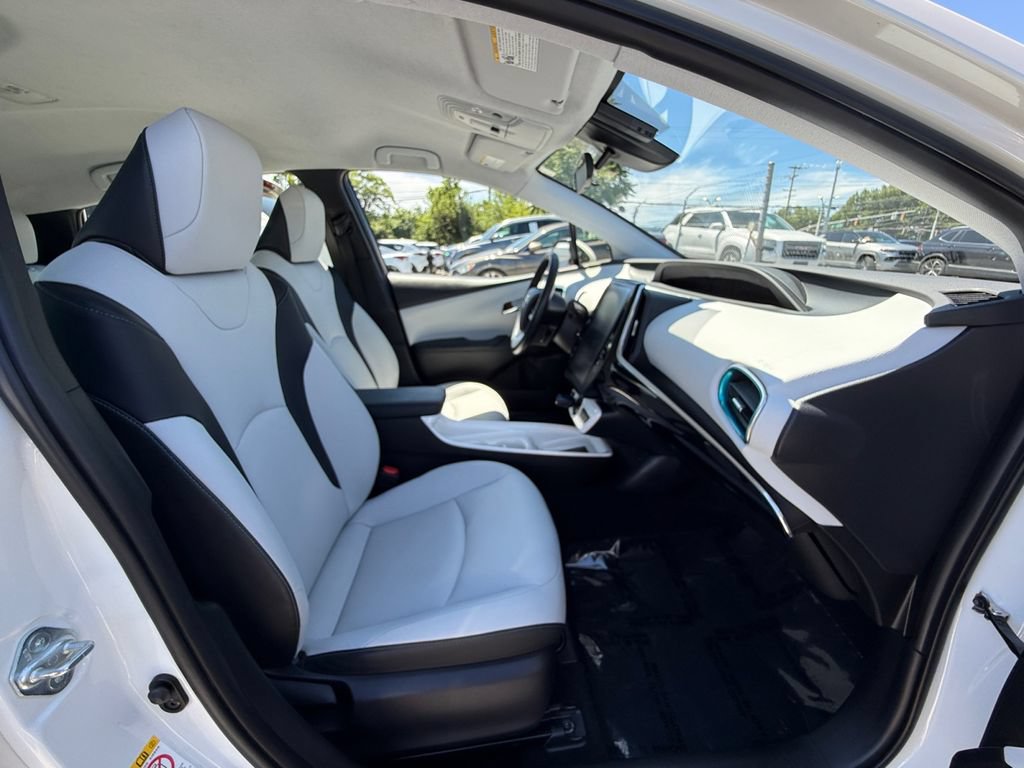 Used 2017 Toyota Prius Prime Premium w/ Carpet Mat Package FWD image 26