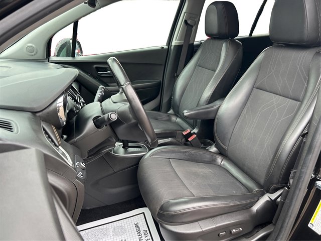 Used 2020 Chevrolet Trax LT w/ Sun & Sound Package image 43