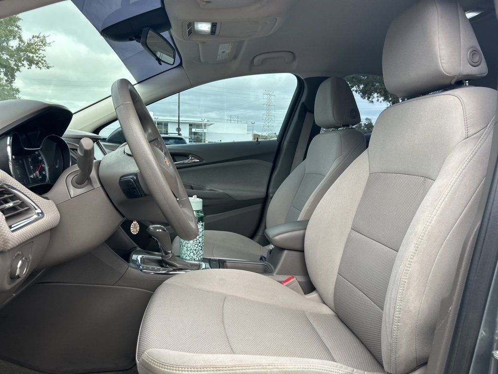 Used 2018 Chevrolet Cruze LT image 2