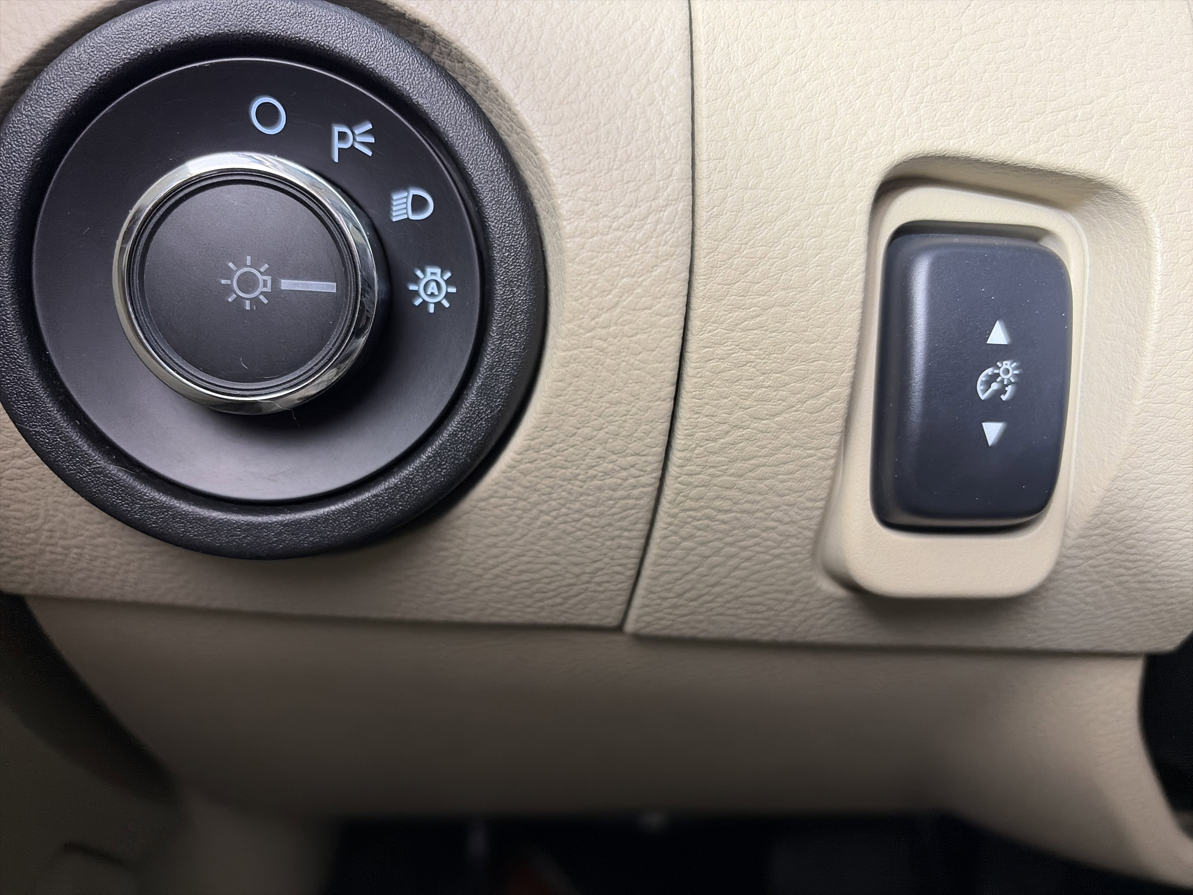 Used 2013 Ford Taurus SE image 27