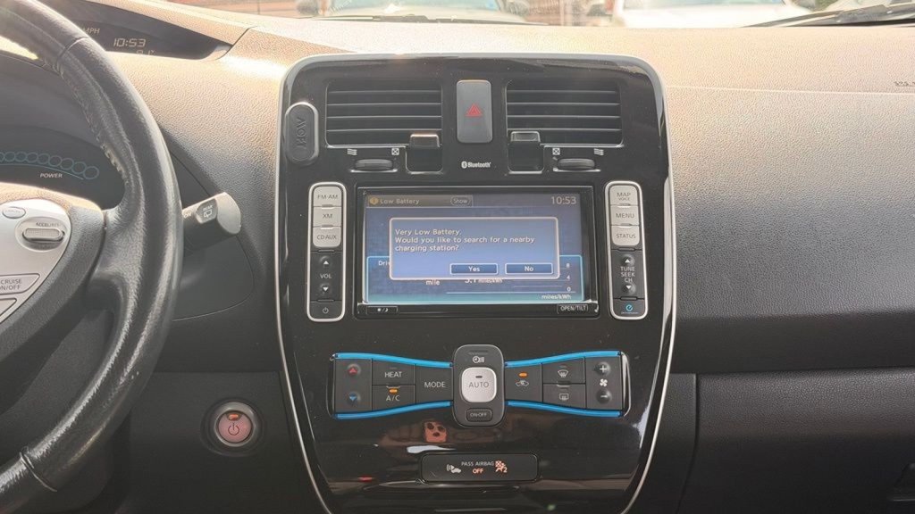Used 2013 Nissan Leaf SV w/ LED & Quick Charge Pkg FWD image 10