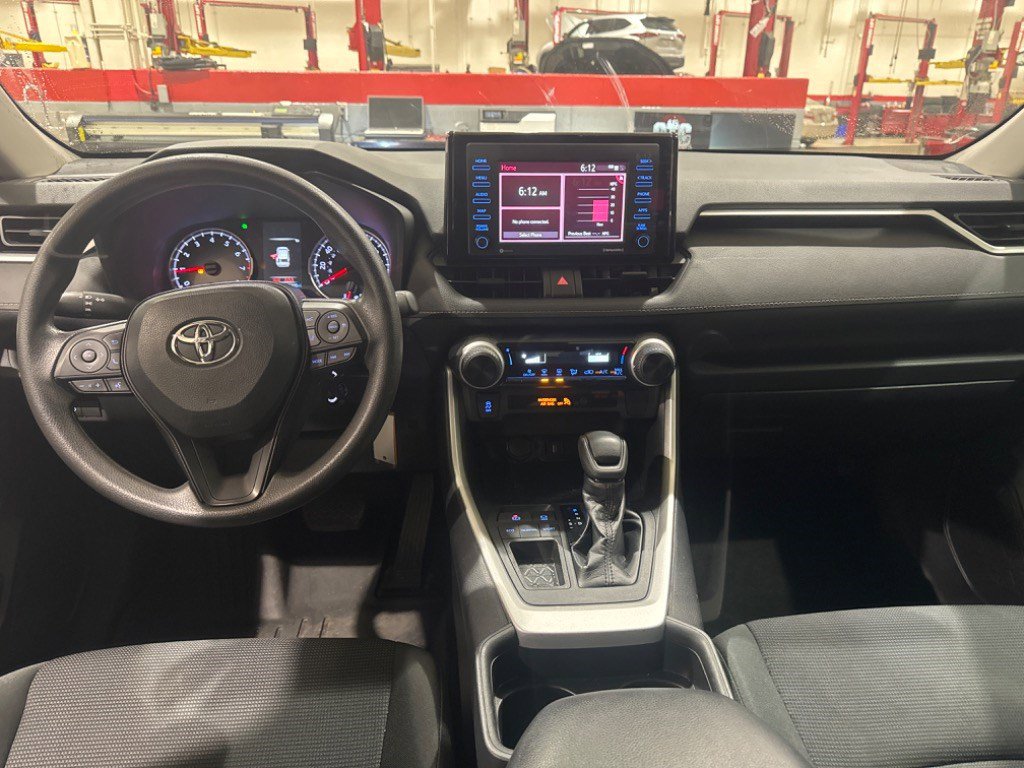 Used 2020 Toyota RAV4 LE FWD image 6