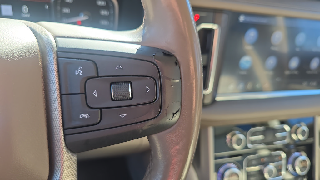Used 2021 GMC Yukon XL Denali w/ Denali Premium Package AWD/4WD image 25