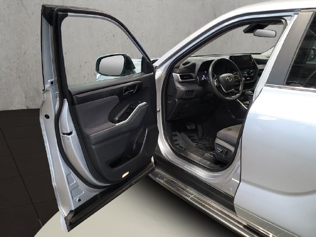Used 2023 Toyota Highlander L FWD image 37