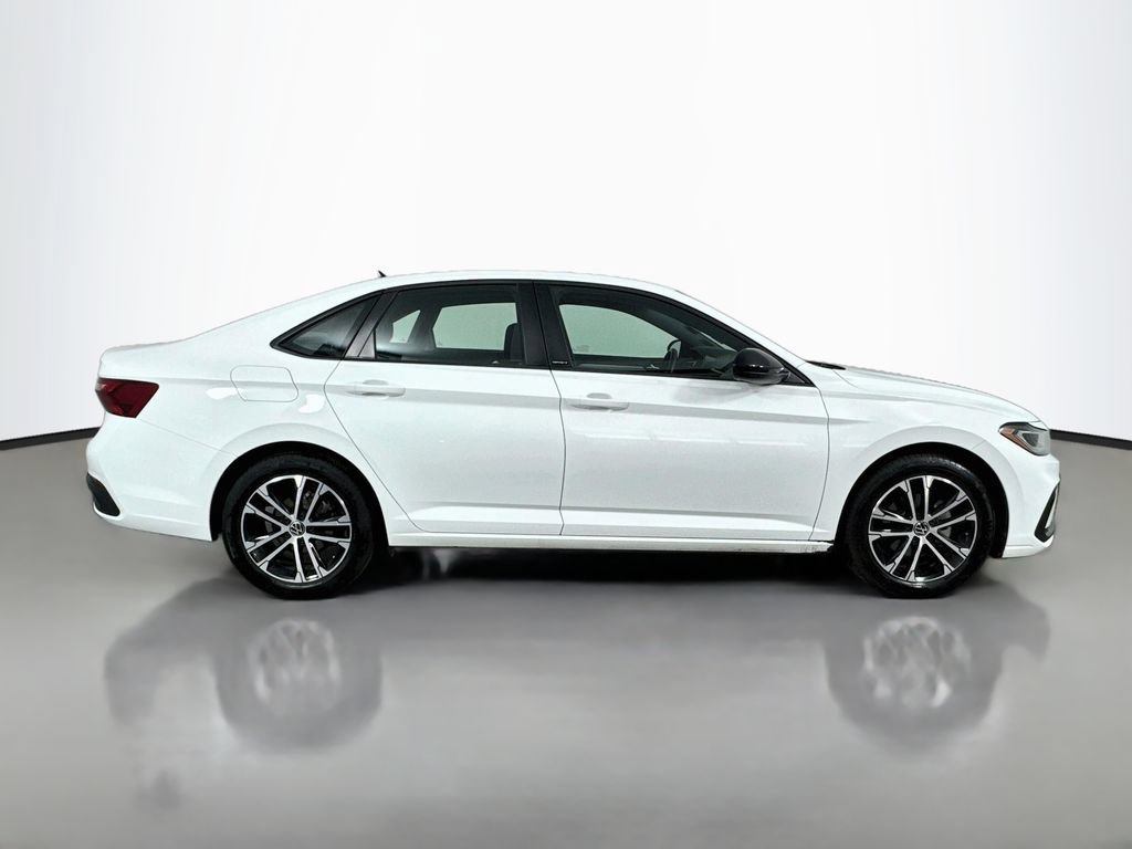 Used 2025 Volkswagen Jetta Sport FWD image 5