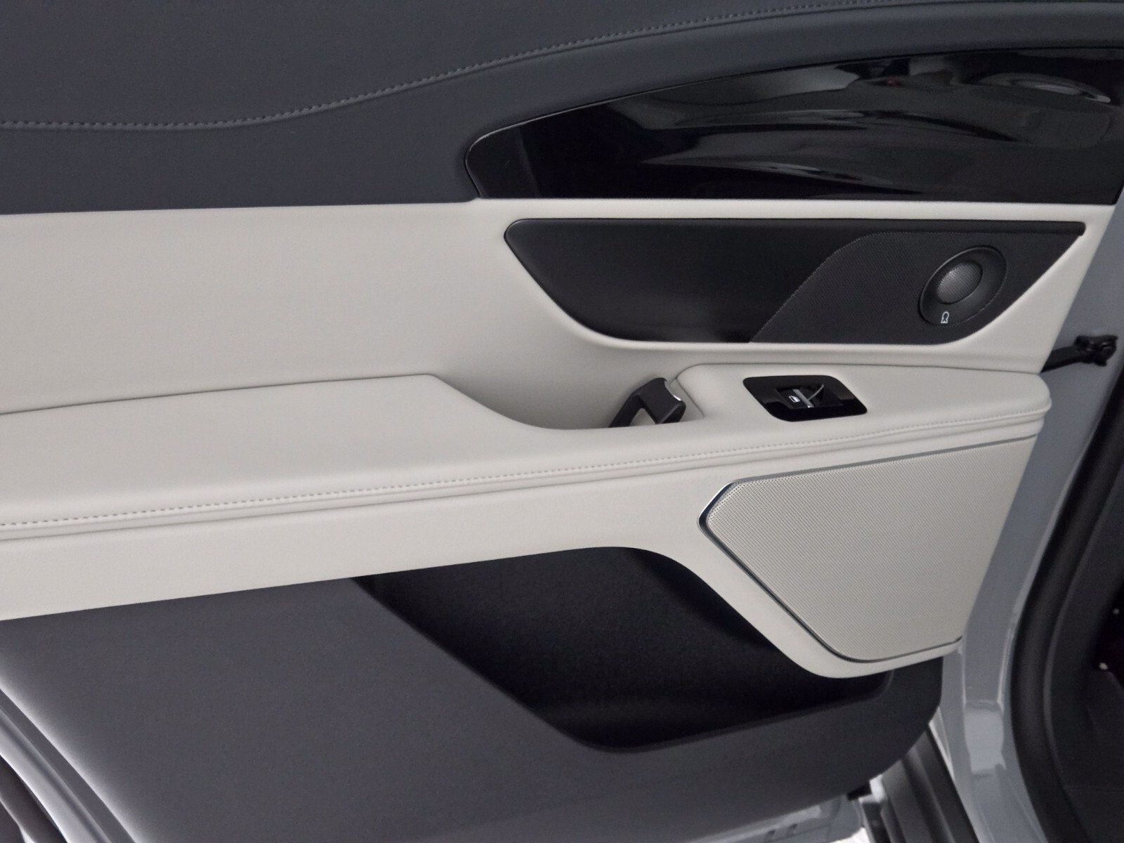 New 2026 Lincoln Nautilus Reserve w/ Jet Appearance Package AWD/4WD image 24