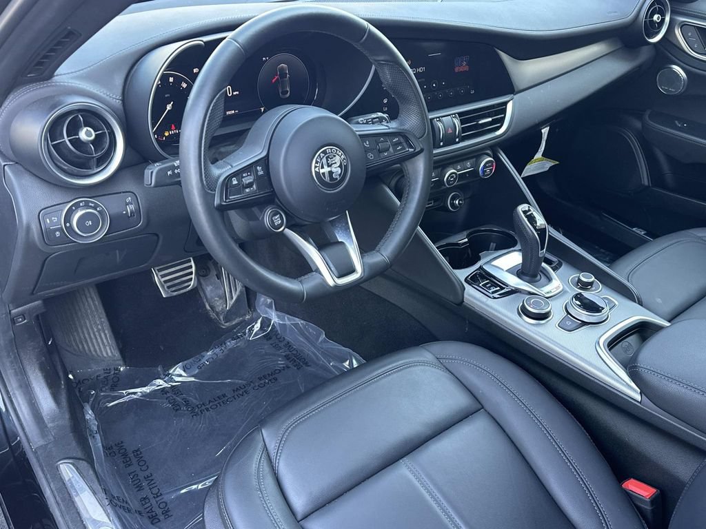 Used 2024 Alfa Romeo Giulia Ti AWD/4WD image 2