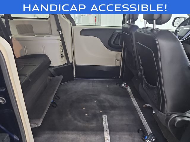 Used 2013 Chrysler Town & Country Touring FWD image 31