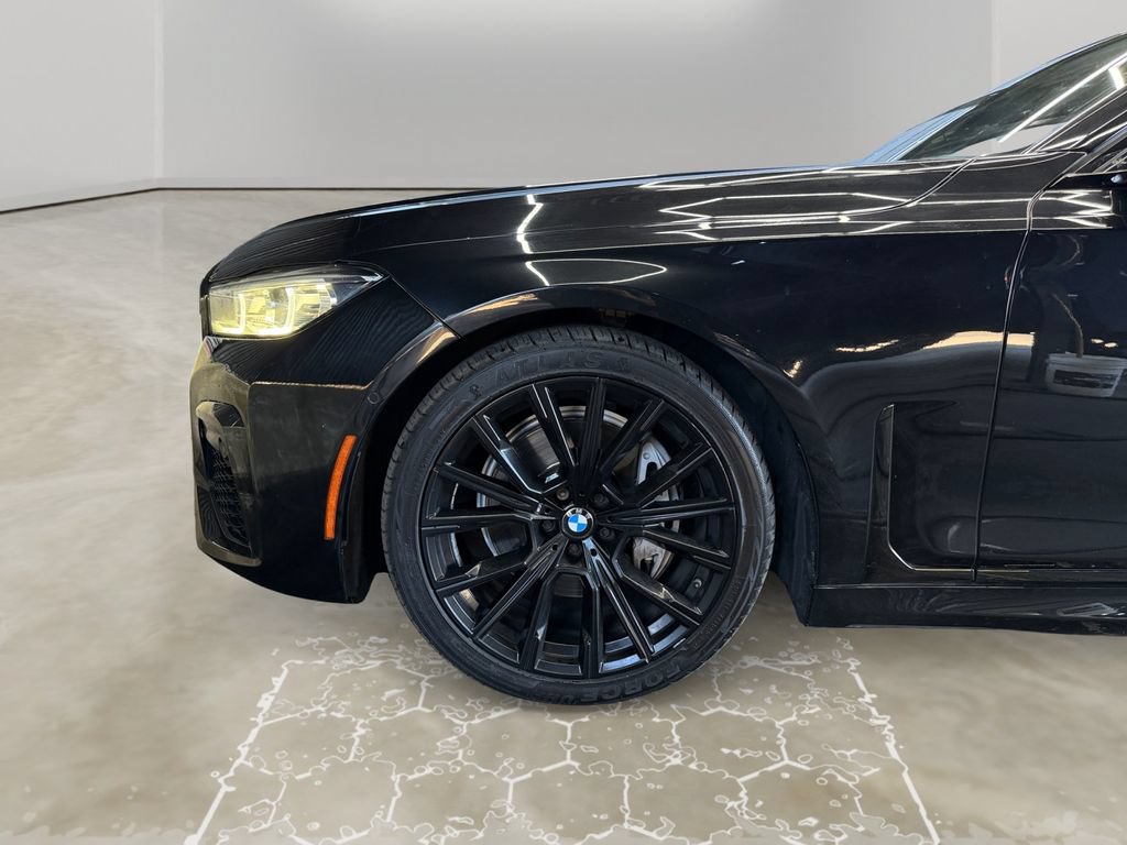 Used 2021 BMW 740i w/ M Sport Package RWD image 14