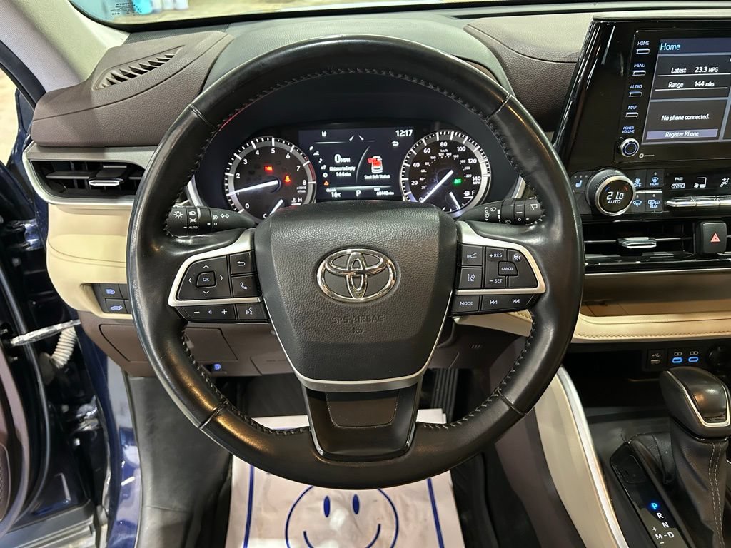 Used 2022 Toyota Highlander XLE AWD/4WD image 25