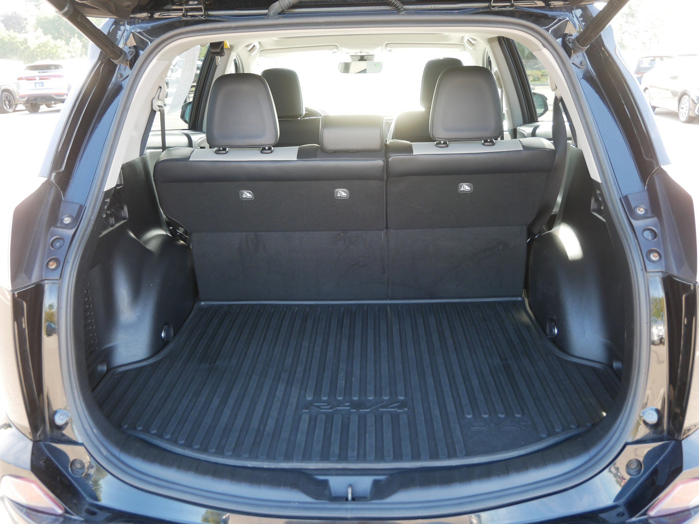 Used 2018 Toyota RAV4 Limited image 19