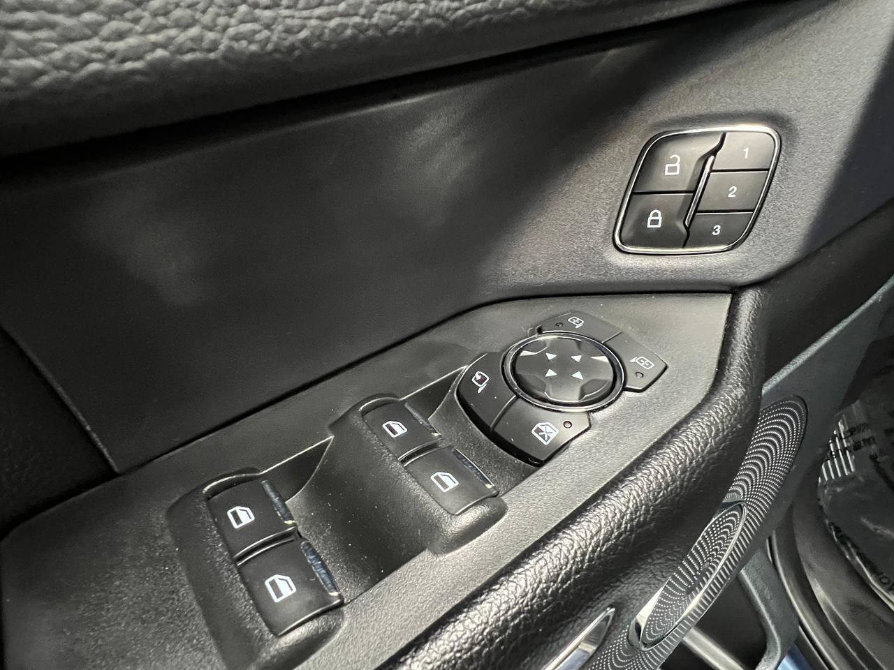 Used 2020 Ford Expedition XLT w/ Equipment Group 202A AWD/4WD image 23