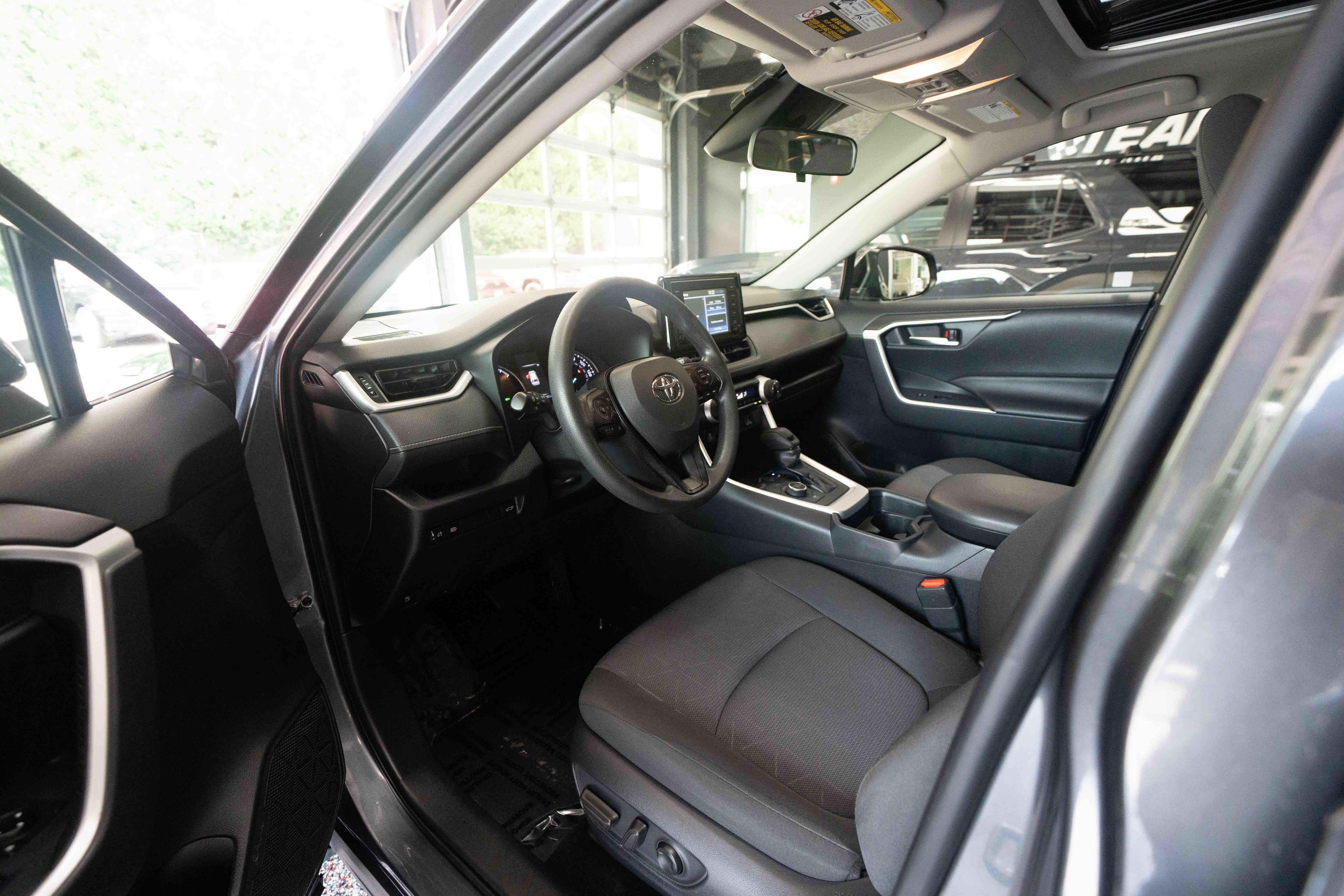 Used 2019 Toyota RAV4 XLE w/ Convenience Package AWD/4WD image 8