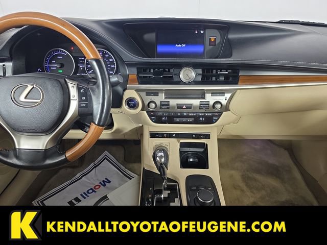 Used 2015 Lexus ES 300h w/ Premium Package w/Bamboo Trim FWD image 14