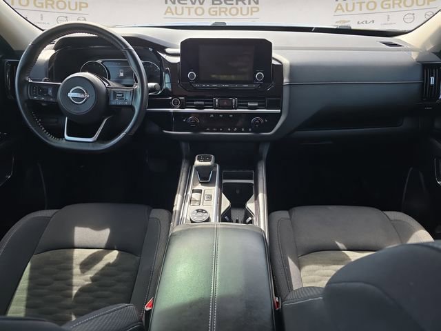Used 2022 Nissan Pathfinder SV image 10