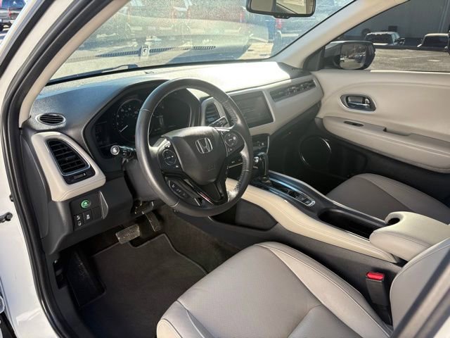 Used 2021 Honda HR-V EX-L image 3