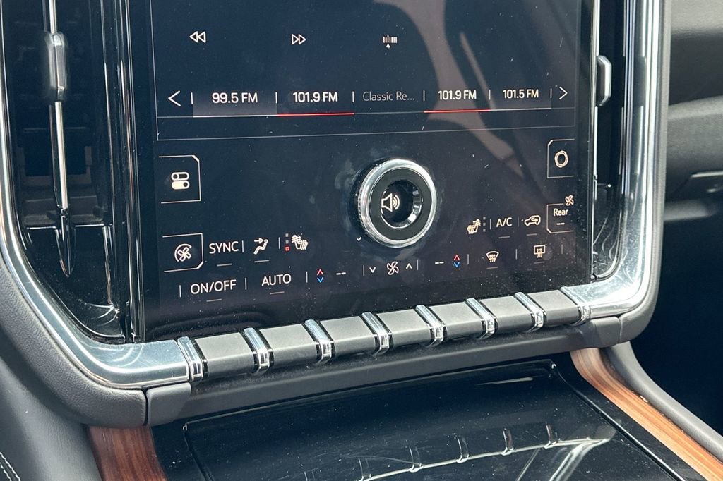 Used 2025 GMC Yukon Denali AWD/4WD image 21