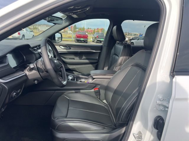 New 2025 Jeep Grand Cherokee L Limited w/ Luxury Tech Group II image 16