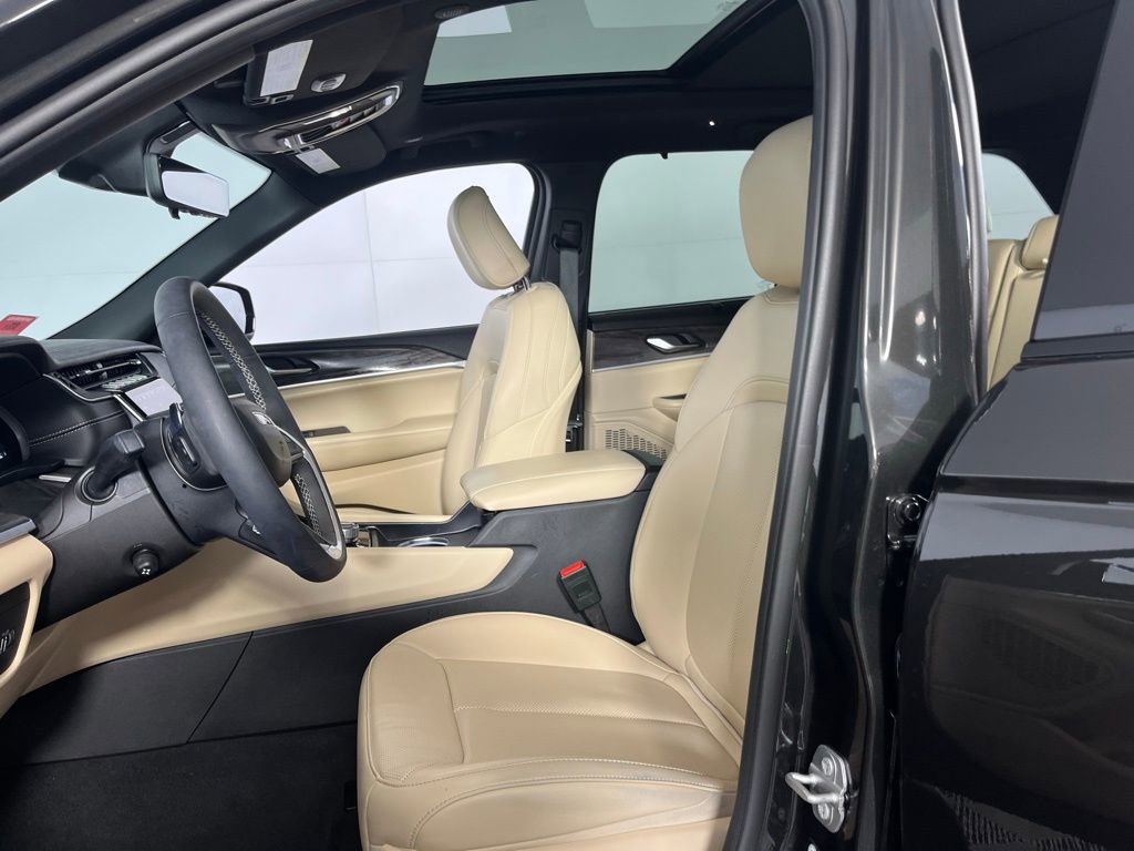 Used 2024 Jeep Grand Cherokee Limited w/ Luxury Tech Group II image 22