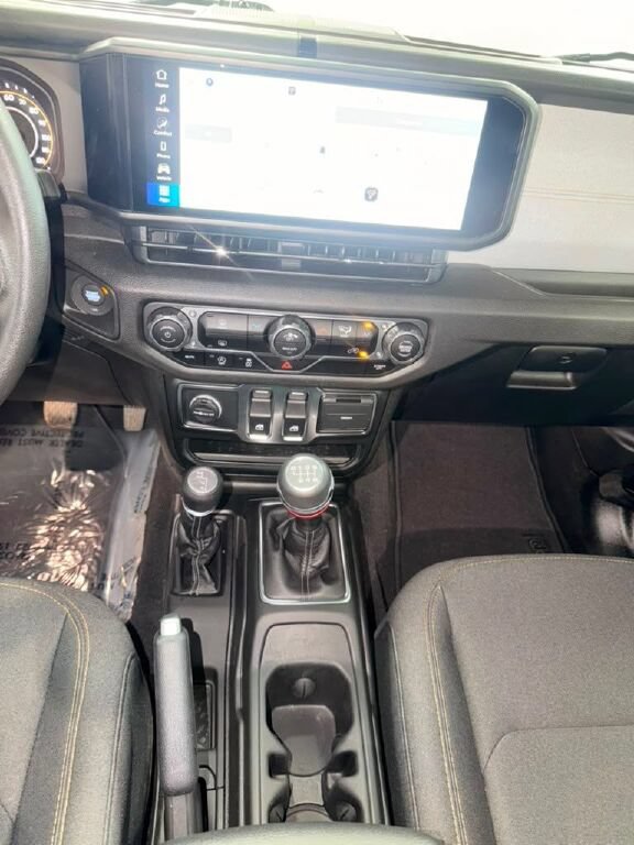 Used 2025 Jeep Wrangler Sport AWD/4WD image 30